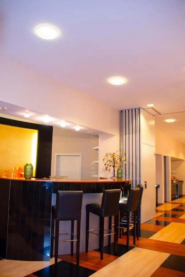 Ross Hotel Stuttgart 3*,